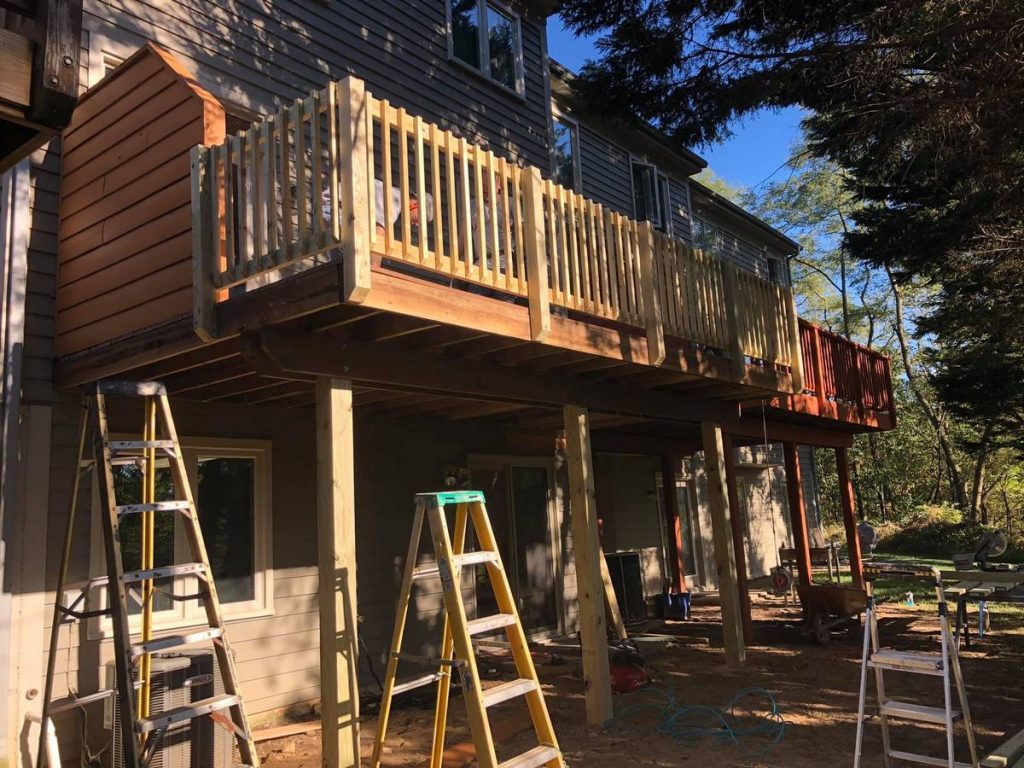 Wood deck railing